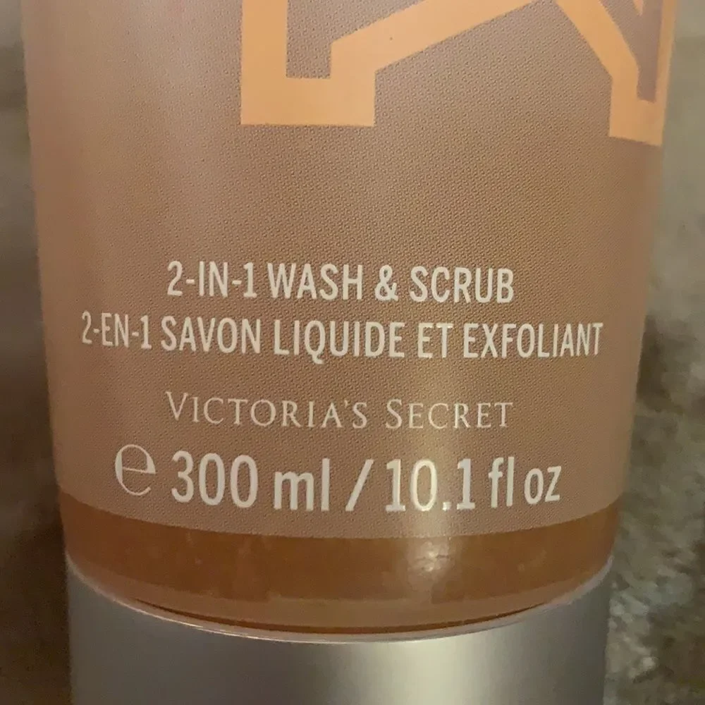 VS Sun Kissed 2-In-1 Wash & Scrub ⭐️⭐️DISCONTINUED⭐️⭐️